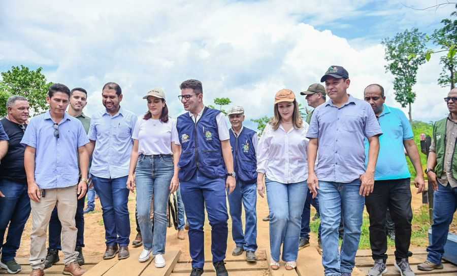 Assis Brasil: Ao lado de Gladson Cameli e Mailza Assis, Socorro Neri prestigia a inauguração da ponte do igarapé São Pedro